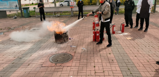 学院组织消防培训及灭火演练